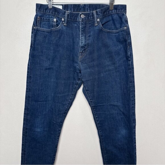 GAP Mens 33 x 32 Athletic Taper Dark Wash Blue Denim Jeasn - Picture 2 of 16